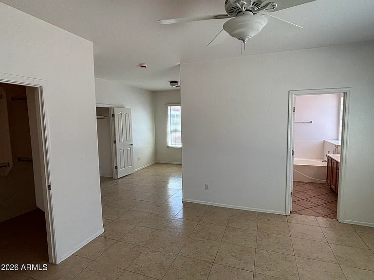11559 W Lincoln St — Photo 10