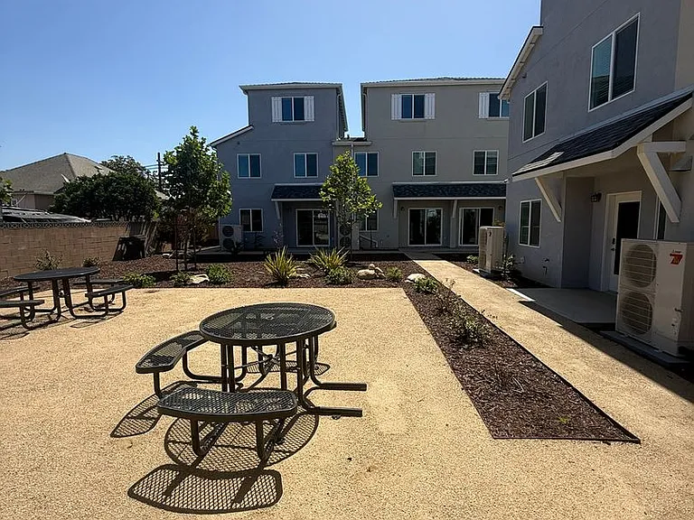 529 S Pine St — Photo 15