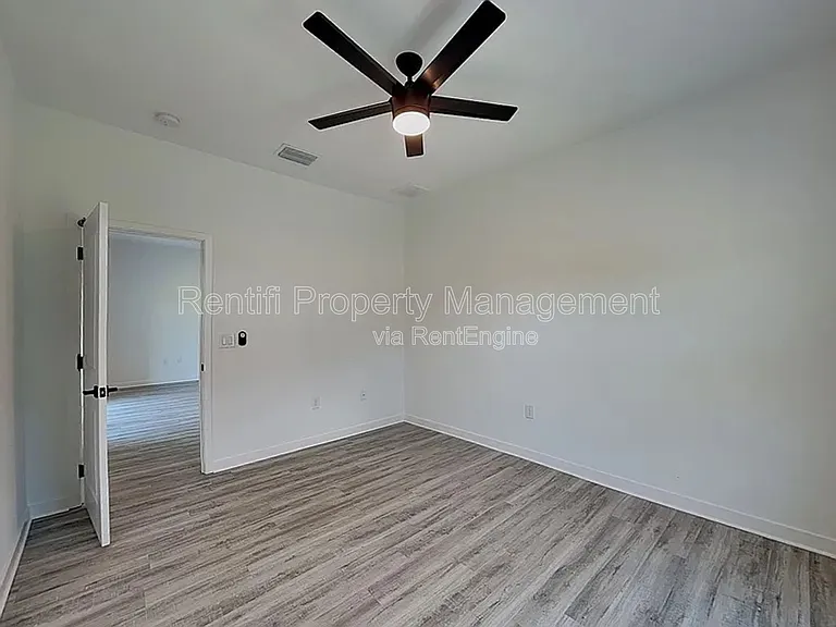 558 Nimitz Blvd — Photo 4