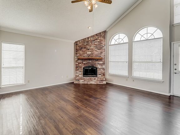 4th image of 812 Angel St