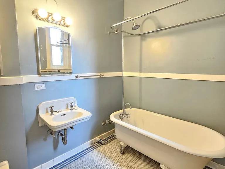 Knickerbocker Apartments — Photo 48