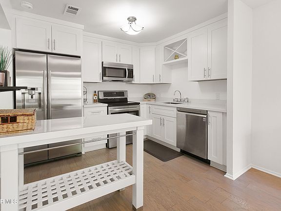 5th image of 286 Oak Leaf Dr #22