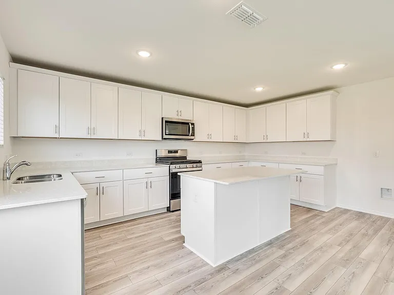 16025 Malaya St — Photo 18