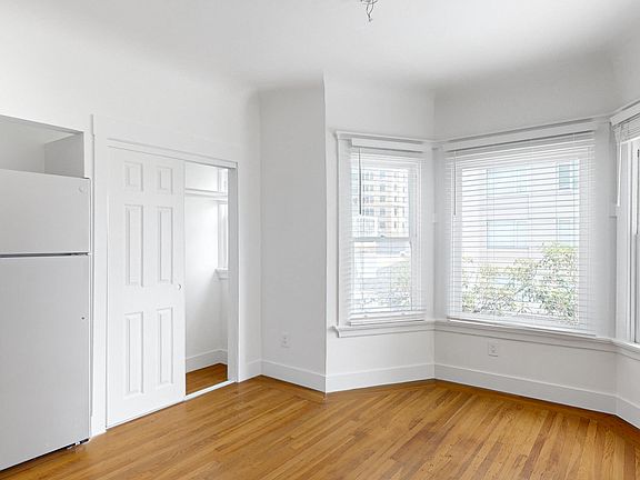 4th image of 901 Pine St #31