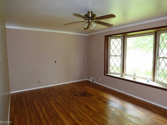 2nd image of 36714 Lindsay Ct
