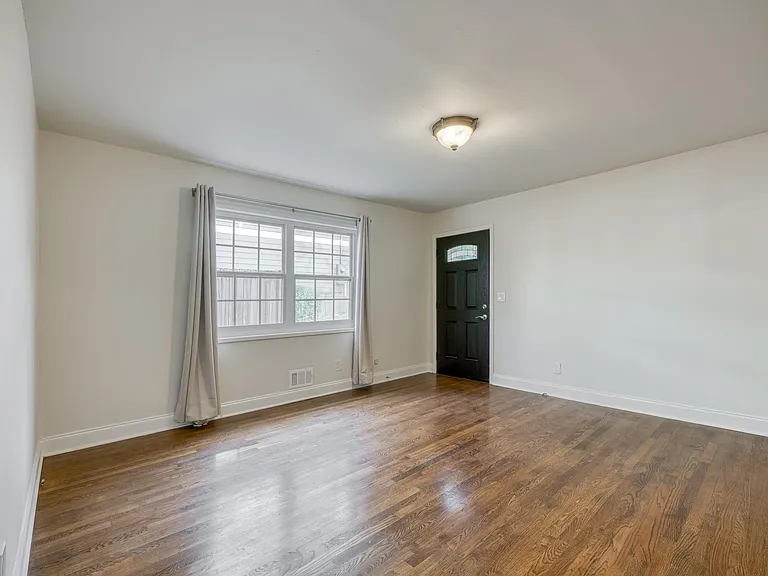 1523 Oakview Rd #4 — Photo 8