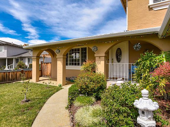 3rd image of 821 San Carlos Ct