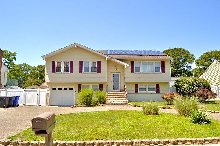 1st image of 624 Huckleberry Ln