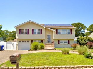 624 Huckleberry Ln, Toms River, NJ 08753