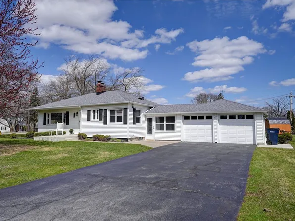 6 Sunnyside Dr, Rochester, NY 14623