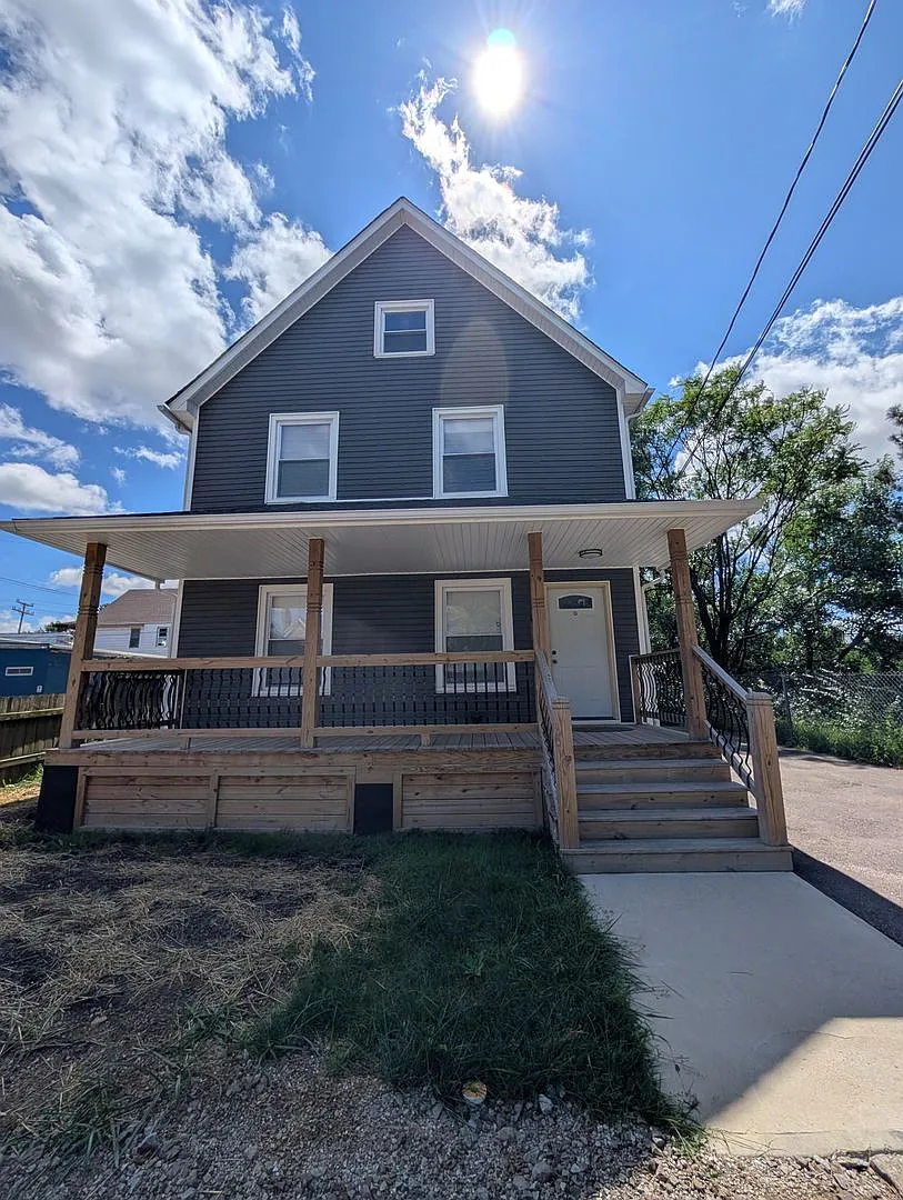1431 Rowley Ave — Photo 1