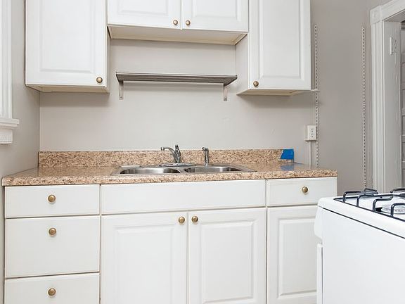 5th image of 2505 Stuart Ave