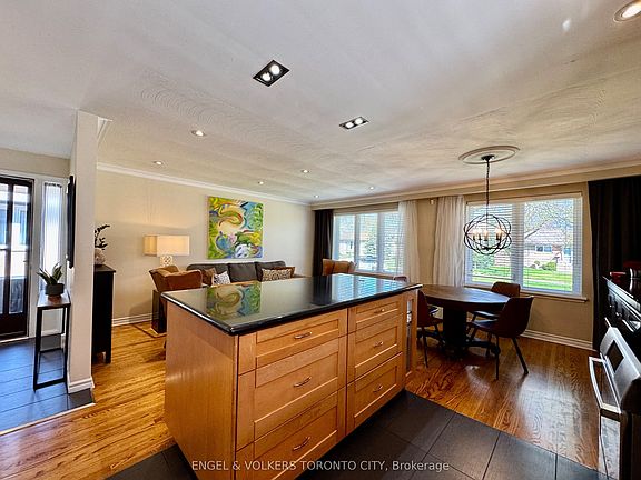 4th image of 41 Paragon Rd