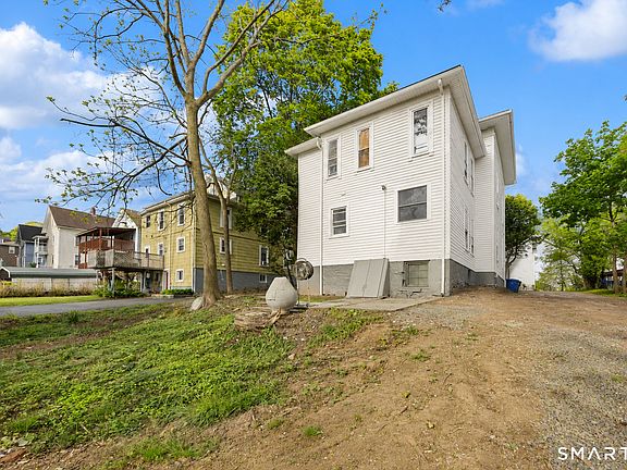 3rd image of 326 Cook Avenue