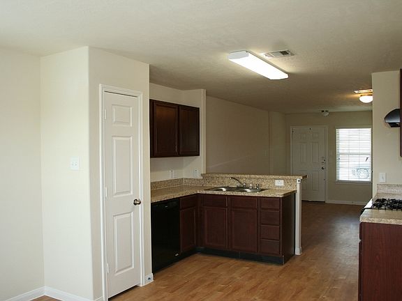 4th image of 5635 Kyle Cove Dr