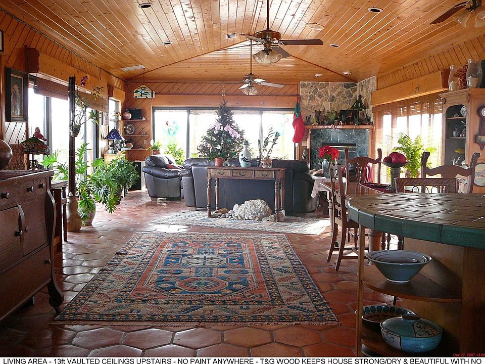LIVING AREA - SLIDERS TO DECKS