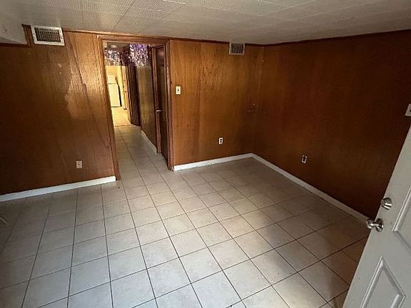 4th image of 6014 Oakland St