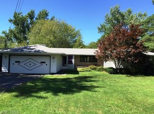 88 Paw Paw Lake Dr, Chagrin Falls, OH 44022