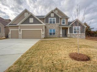 207 Wyndemere Ln, Lake St Louis, MO 63367