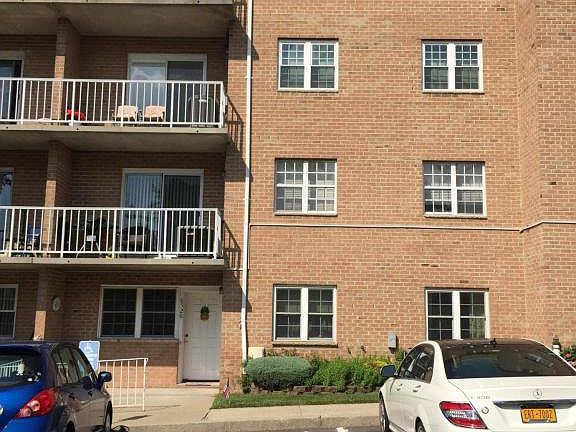 3rd image of 85 Elmwood Park Dr APT 28