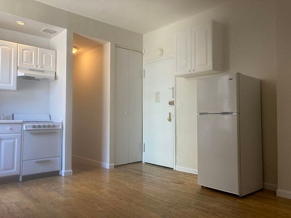 4th image of 11 E 32nd St #D11