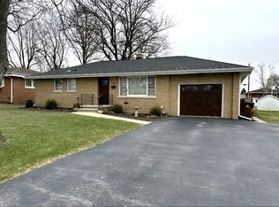 614 Country Ln, Beecher, IL 60401