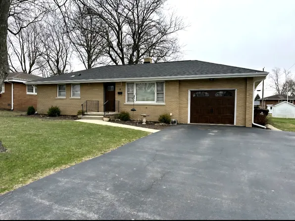 614 Country Ln, Beecher, IL 60401