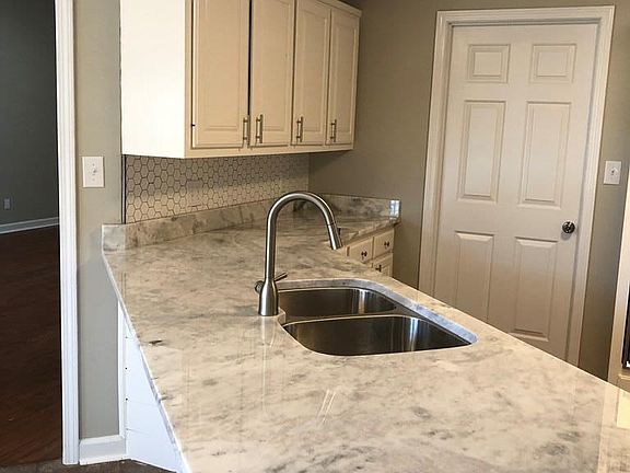 5th image of 531 Patricia Dr