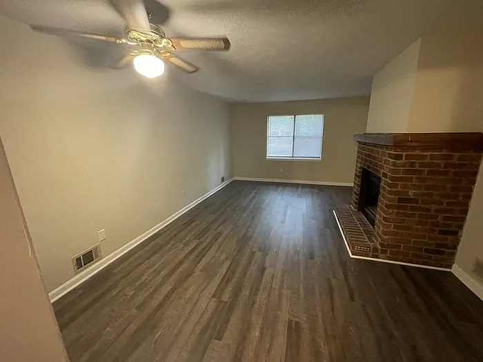2 bed, 1.0 bath, $1,300 — Photo 3