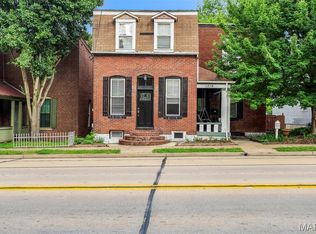1216 N 5th St, Saint Charles, MO 63301