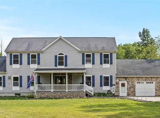 1267 Sturgeon Point Rd, Derby, NY 14047