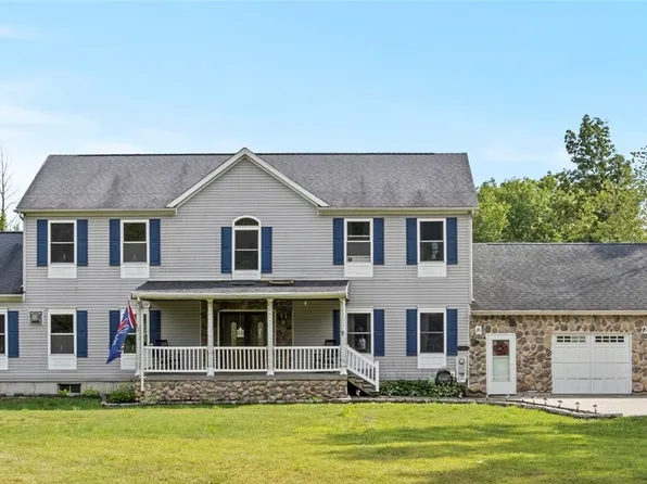 1267 Sturgeon Point Rd, Derby, NY 14047