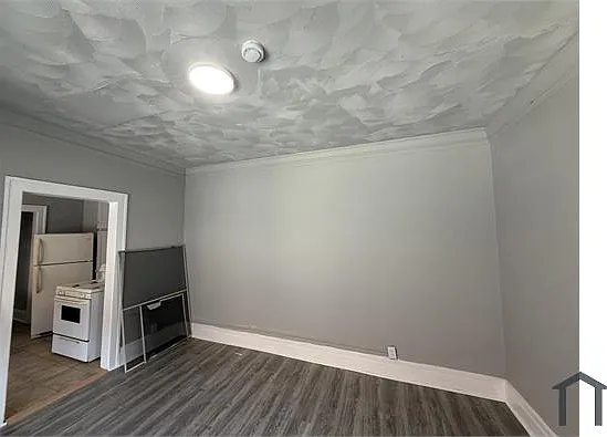 2 bed, $1,100 — Photo 3