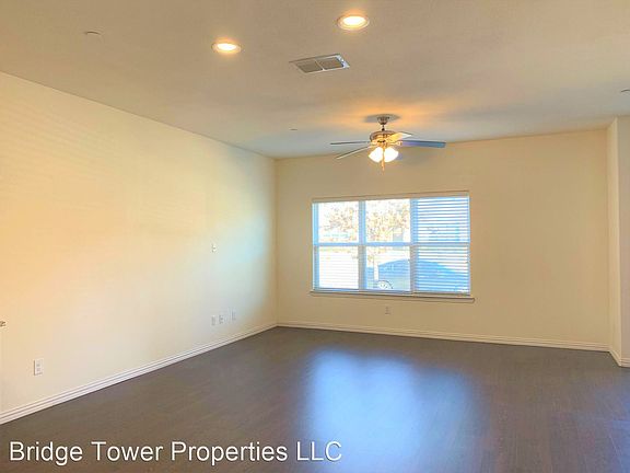 3rd image of 1332 Lake Crest Ln