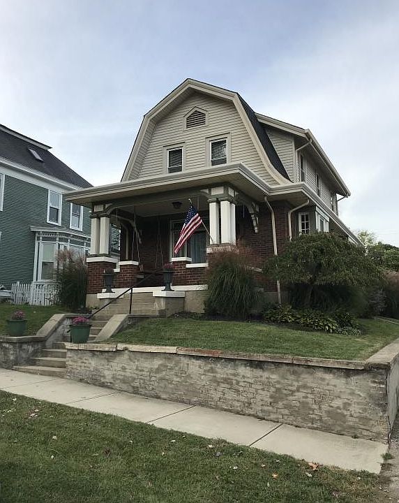 1st image of 17 W 10th St