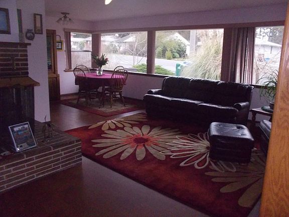 Lots of southern exposure windows in the living room and dining room. Newer cork flooring. Open plan for entertaining or easy living.