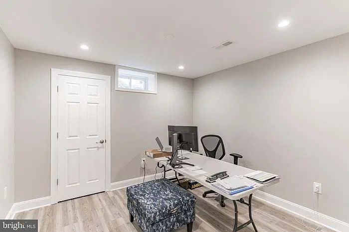 4 bed, 4009 sqft, $4,550 — Photo 4