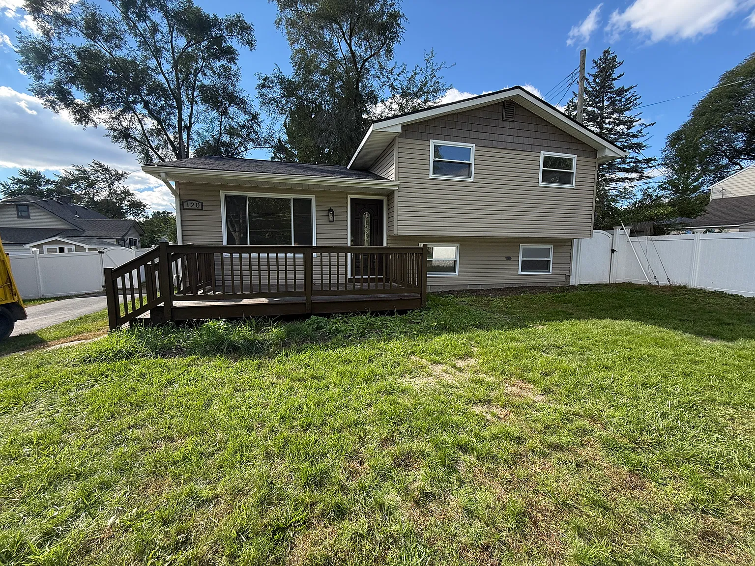 3 bed, 1374 sqft, $2,000 — Photo 1