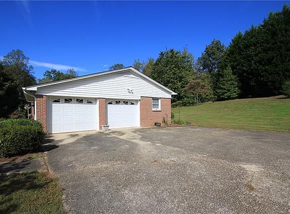 4th image of 1054 Randolph Cres