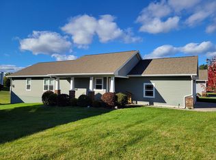 2093 Chrystal Ridge Dr, Traverse City, MI 49686