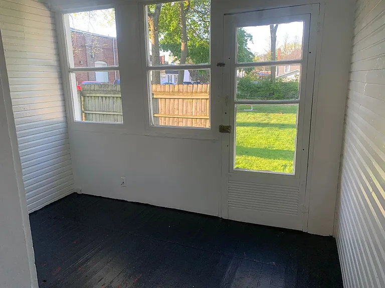 127 W Market St — Photo 28