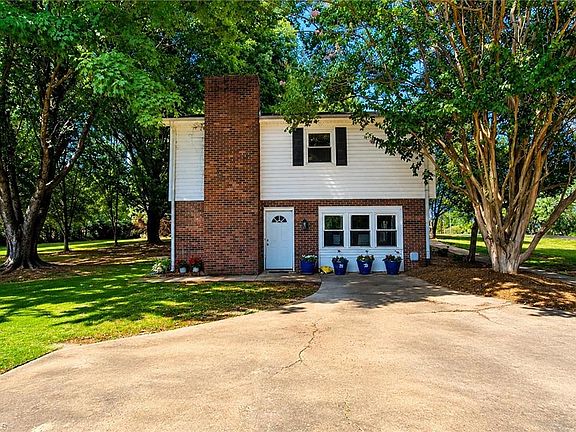 2nd image of 123 Regal Cir