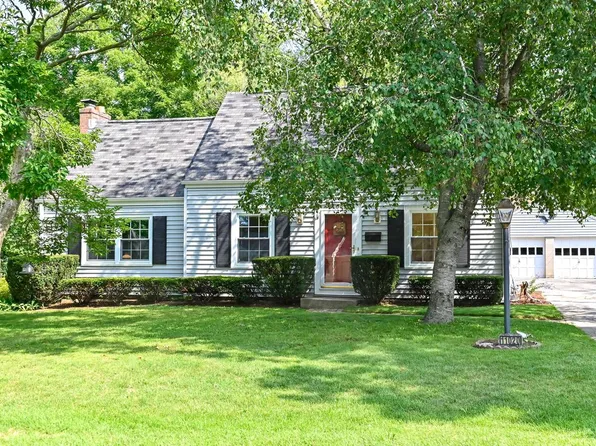 11020 West Rockne AVENUE, Hales Corners, WI 53130