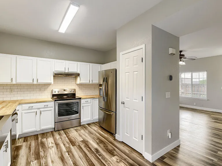 8102 Silver Glen Dr — Photo 6
