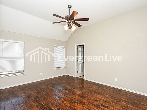 4th image of 330 Carlisle Dr