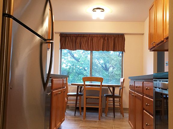 5th image of 7033 N Kedzie Ave APT 411