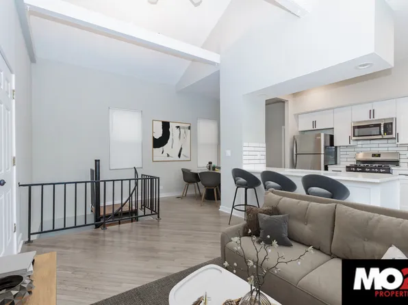 1365 W Crystal St APT 5, Chicago, IL 60642