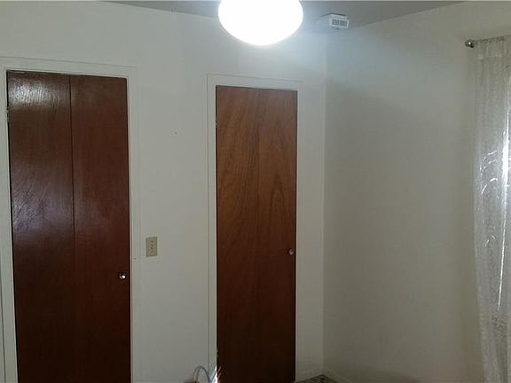 3rd image of 306 W Lee Ave
