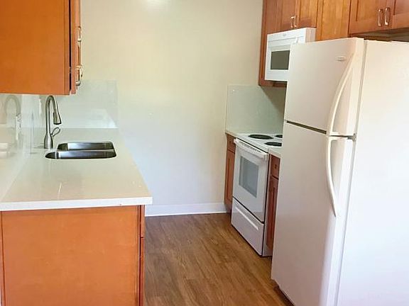 3rd image of 3275 Brookdale Dr APT 3
