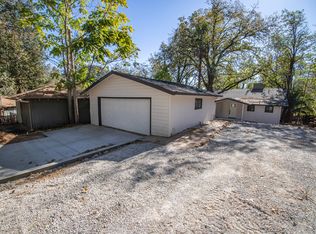 19793 Oak Knoll Dr, Lakehead, CA 96051